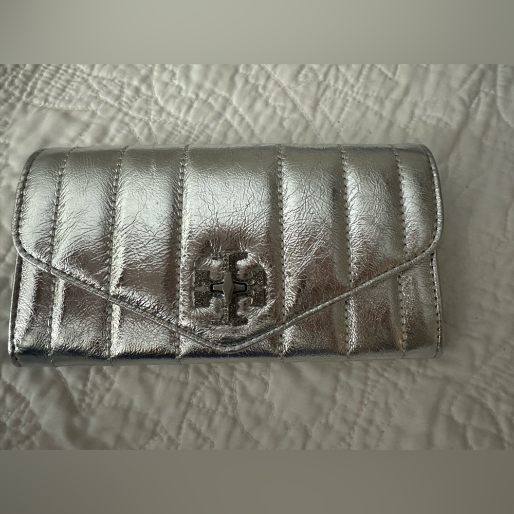 Tory Burch Kira Quilted envelope wallet NWOT